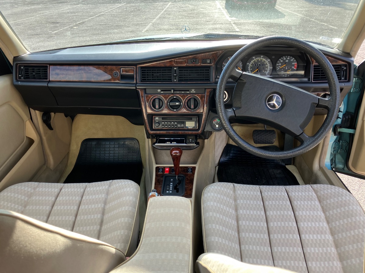 1991 Mercedes-Benz 190E Image 7