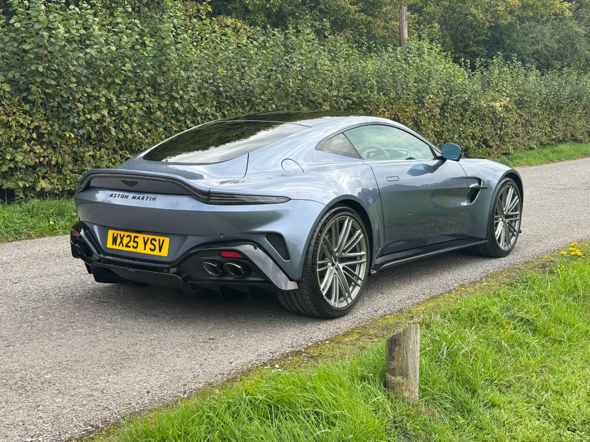 2025 Aston Martin Vantage Image 2