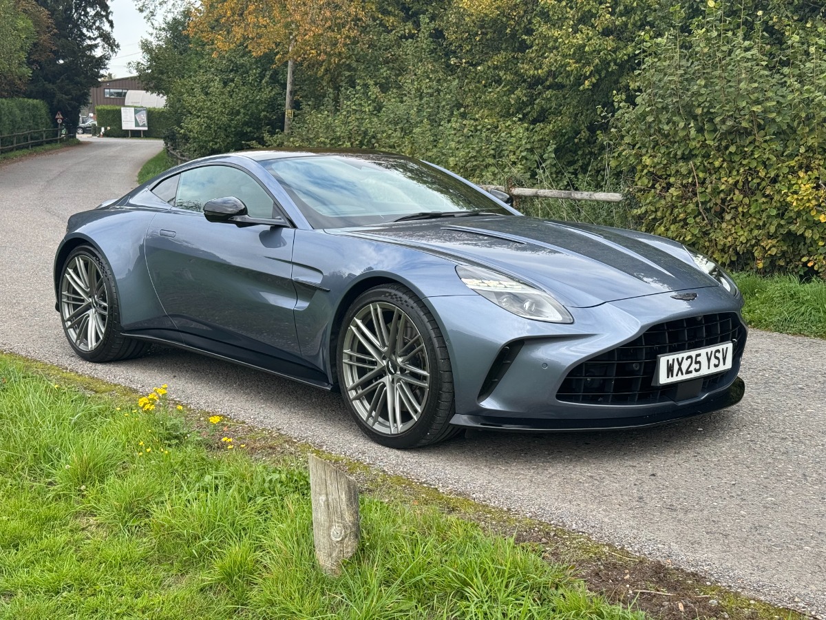 2025 Aston Martin Vantage Image 3