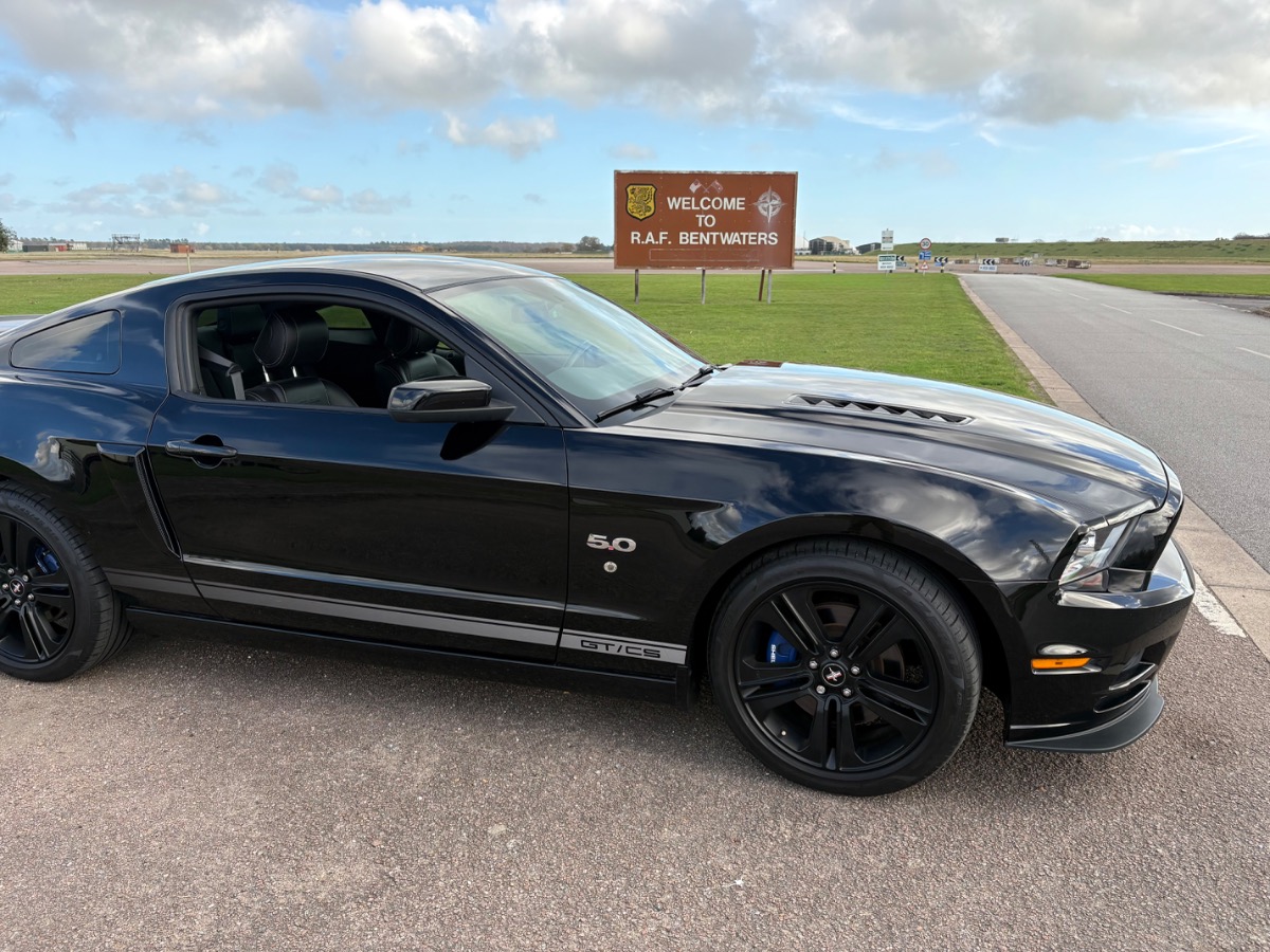 2013 Ford Mustang Image 2
