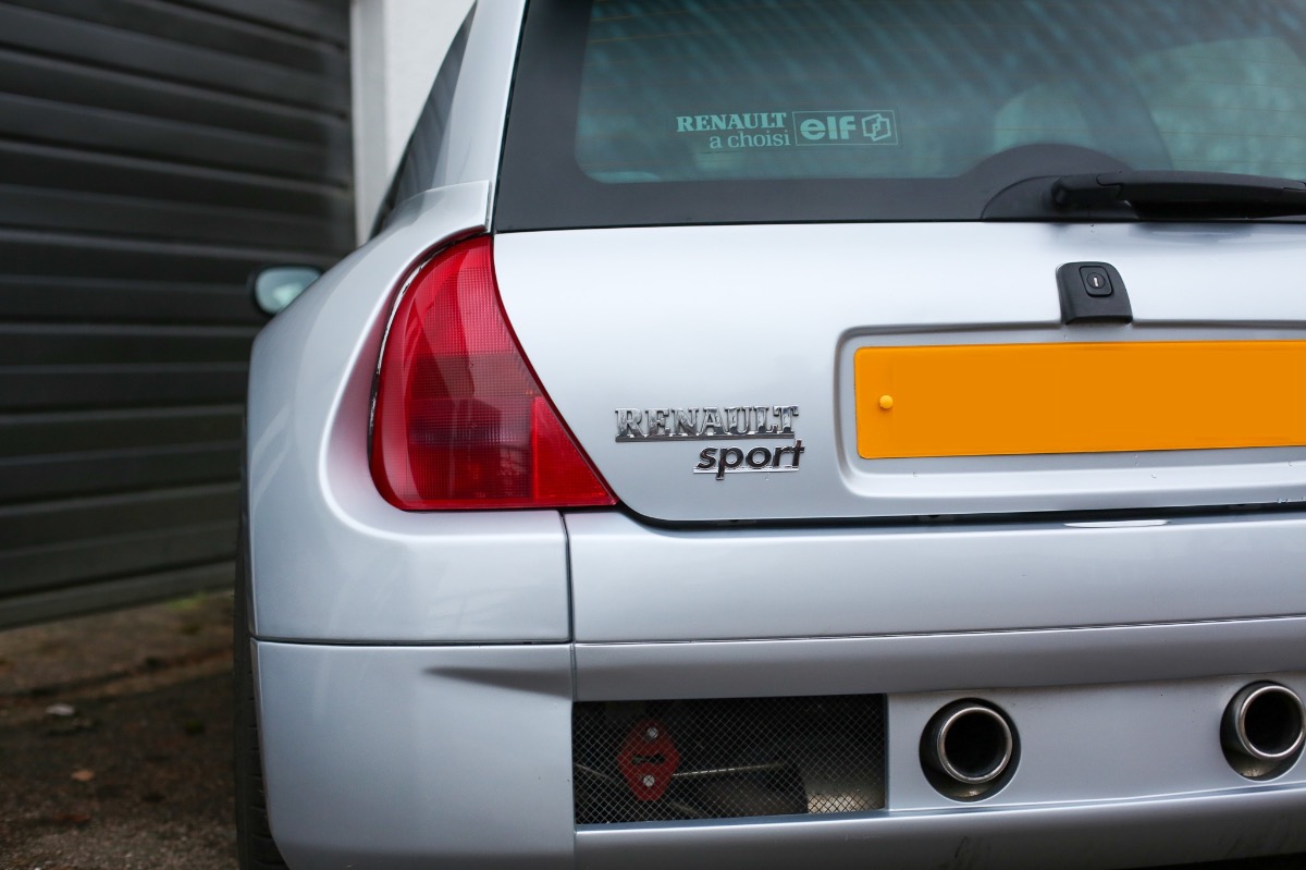 2001 Renault Clio Image 2