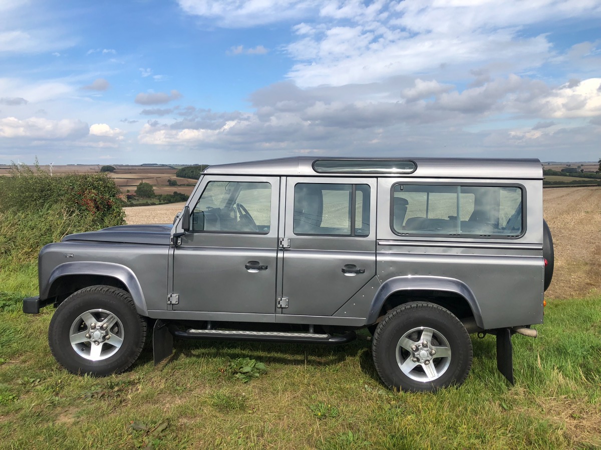 2012 Land Rover Defender 110 Image 4