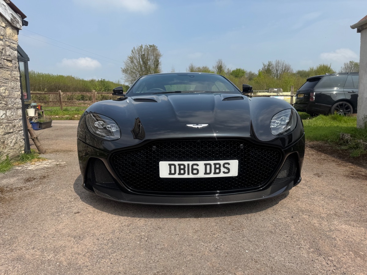 2018 Aston Martin DBS Image 4