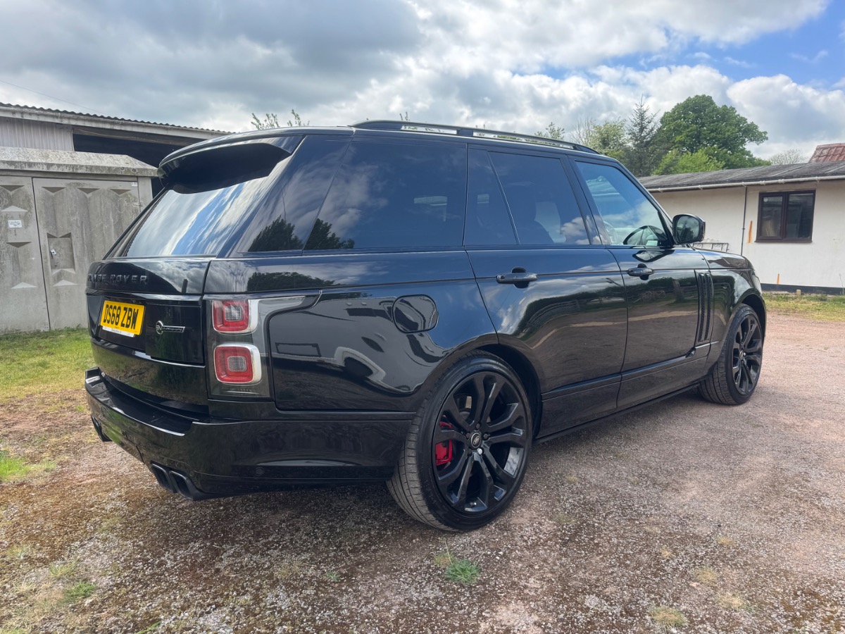 2019 Land Rover Range Rover Image 2