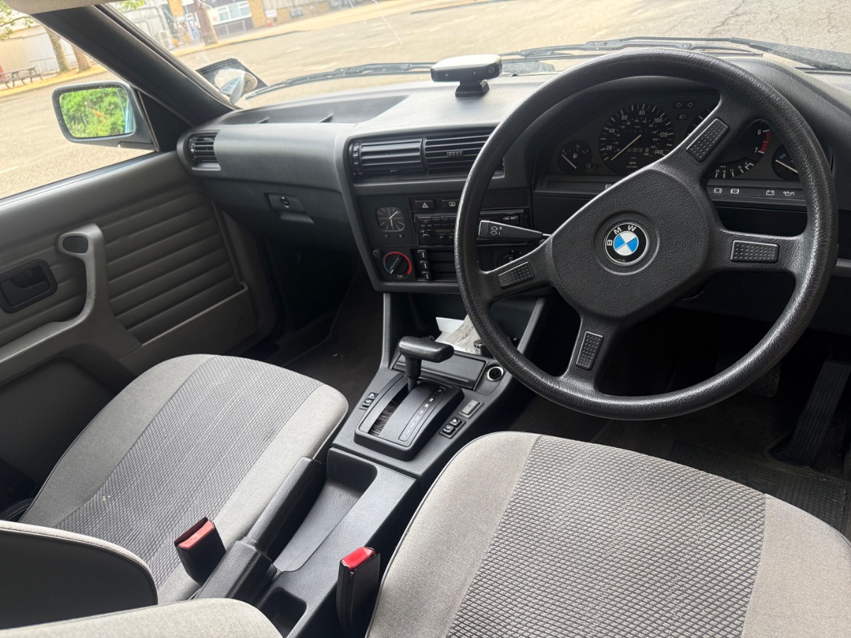 1989 BMW 3 Series Image 6