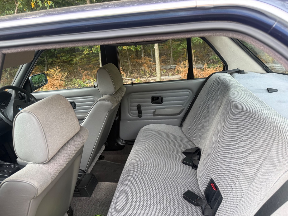 1989 BMW 3 Series Image 7