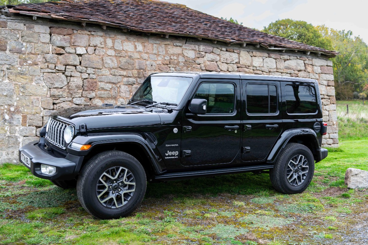 2025 Jeep Sahara Image 10