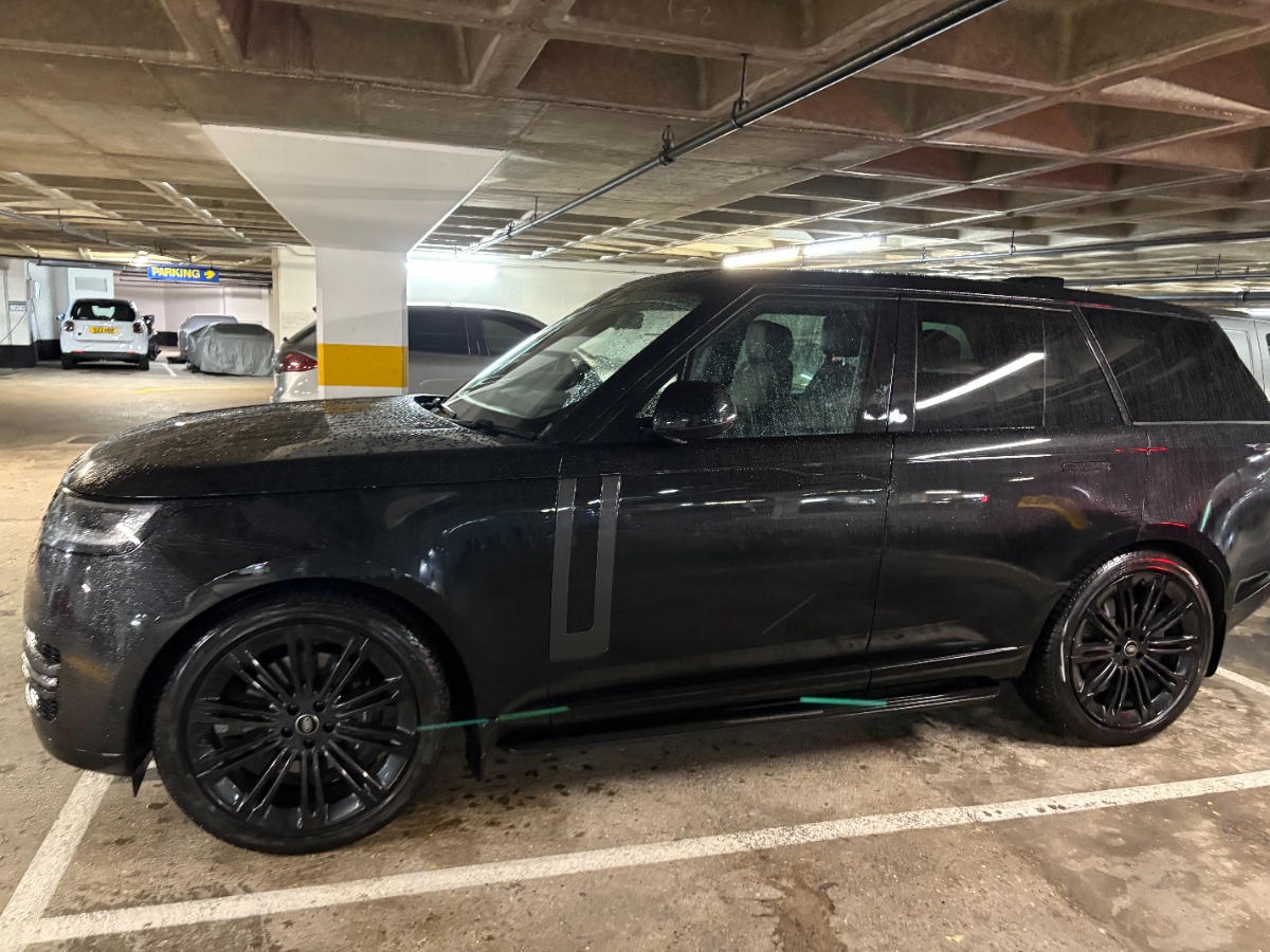 2025 Land Rover Range Rover Image 1