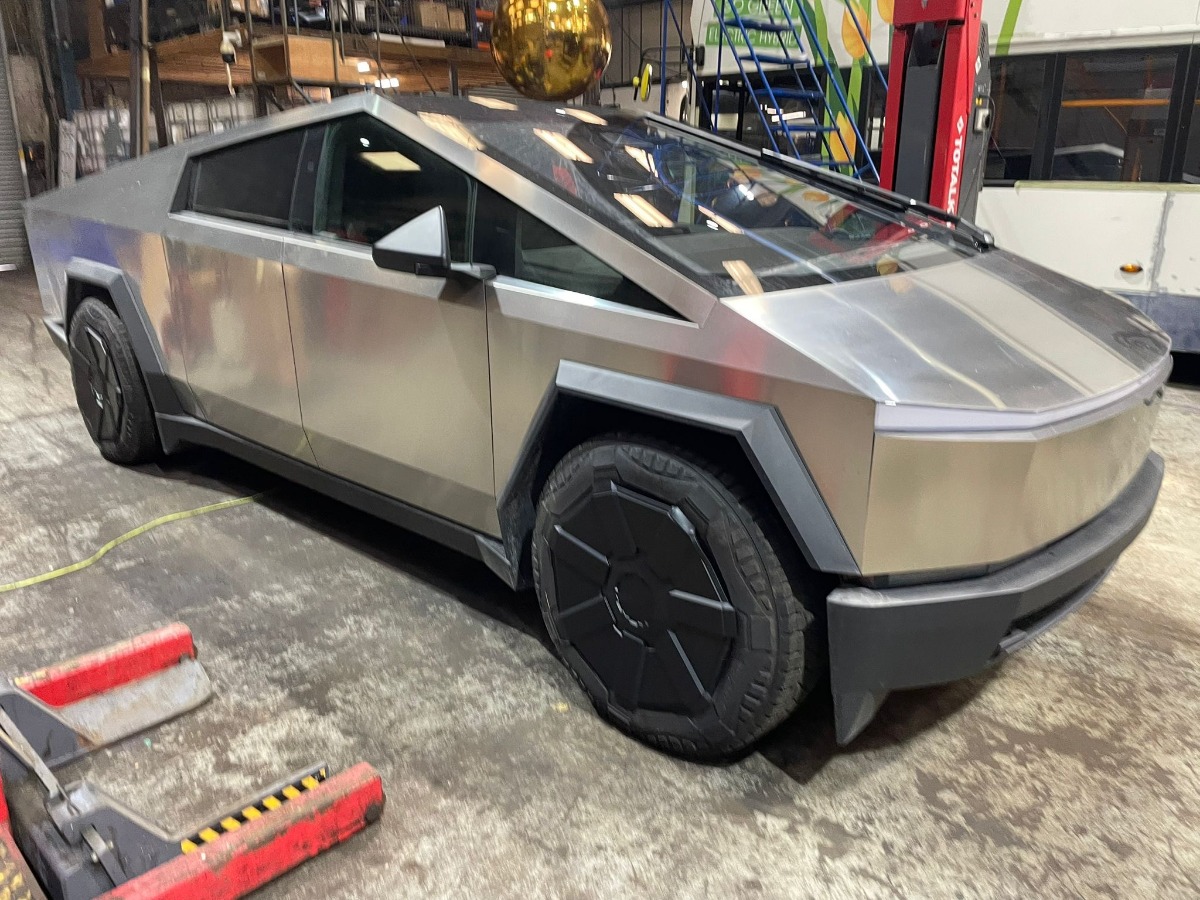 2025 Tesla Other Image 1