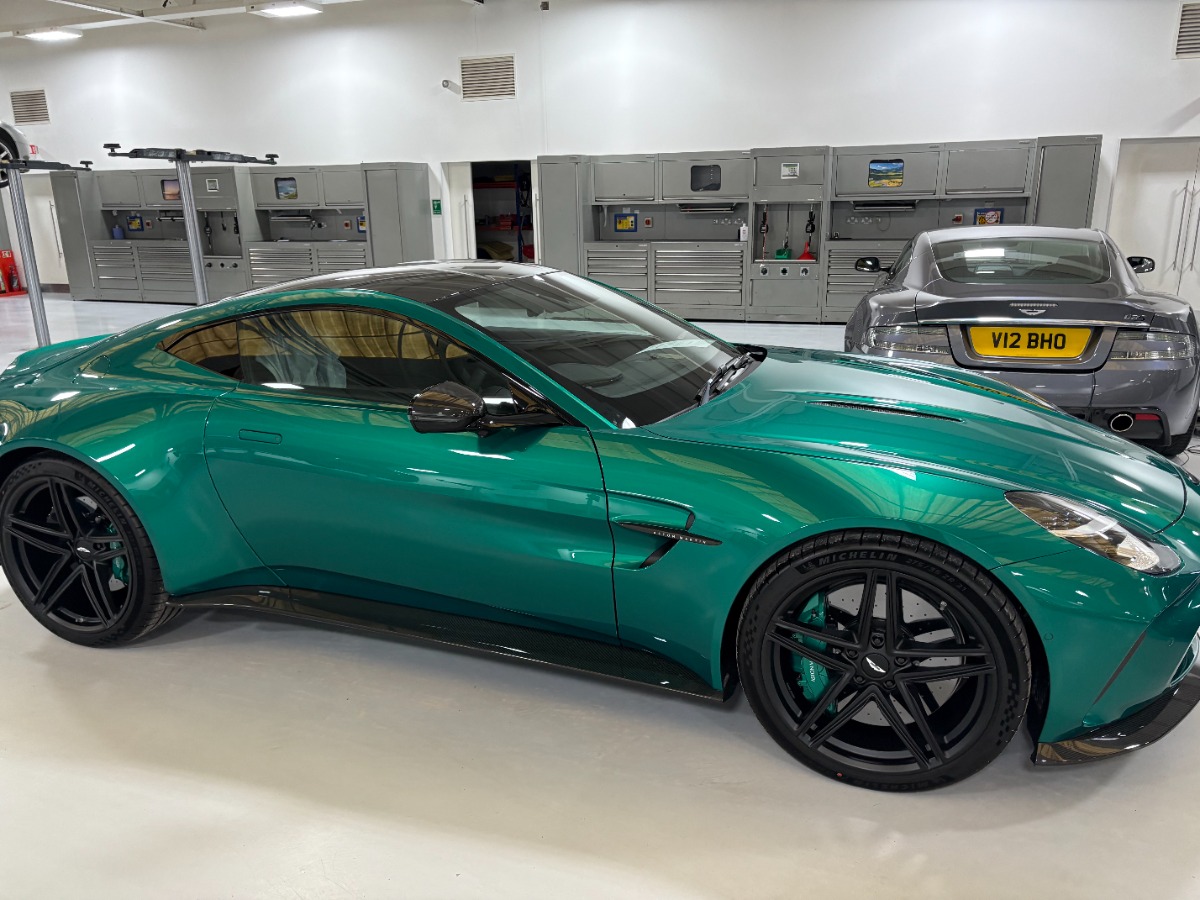 2025 Aston Martin V8 Vantage Image 2