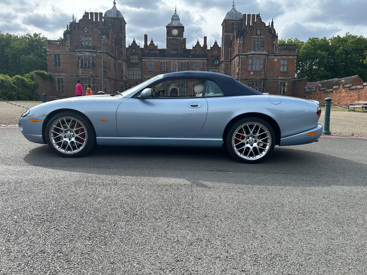 2005 Jaguar XKR Image 1