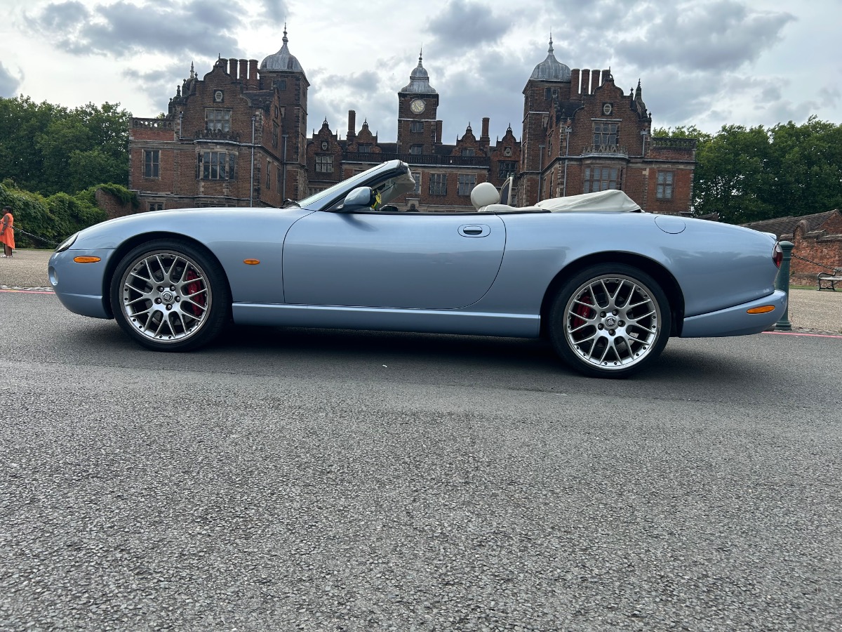 2005 Jaguar XKR Image 2