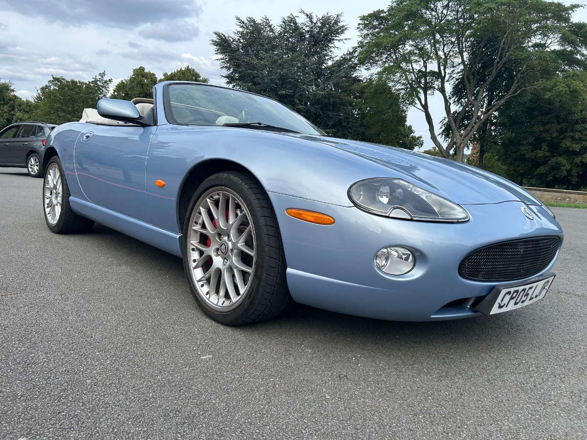 2005 Jaguar XKR Image 3
