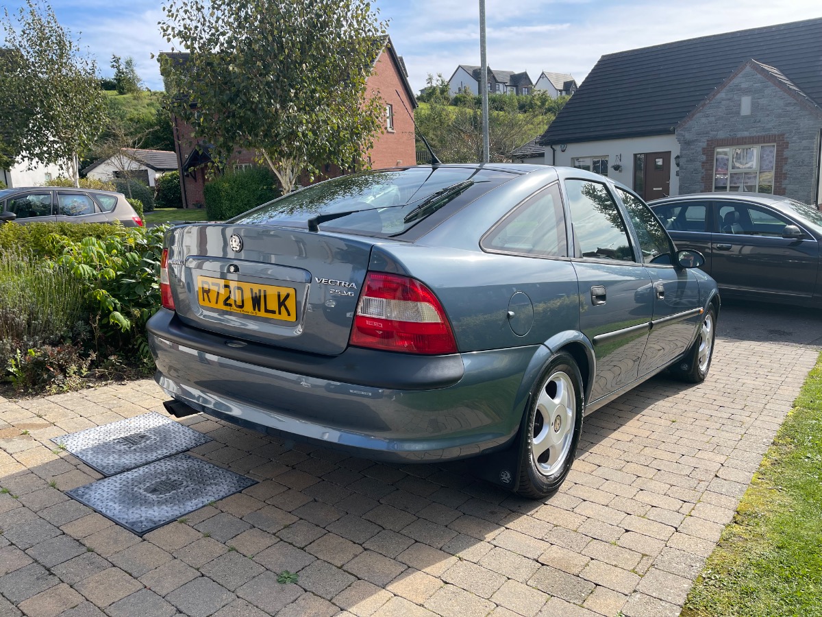 1998 Vauxhall Vectra Image 2