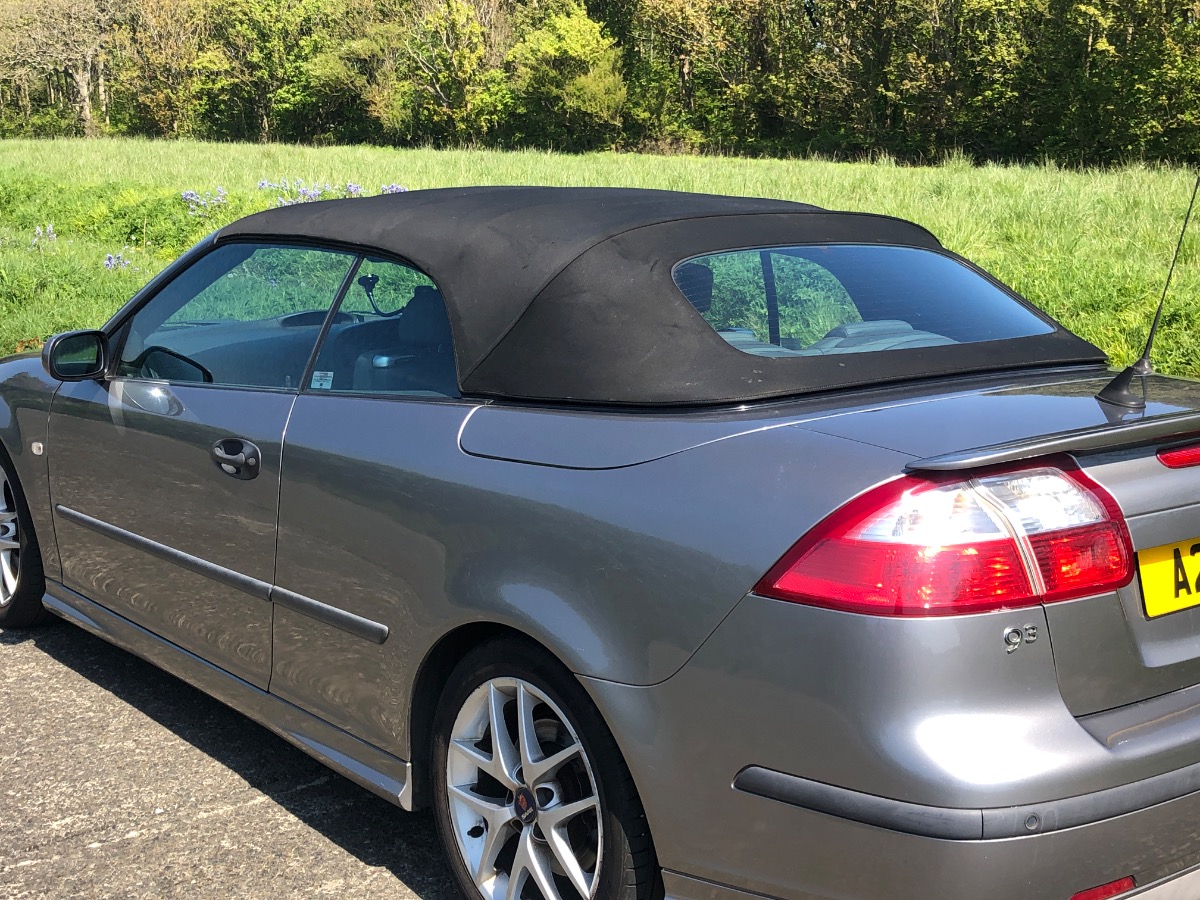 2005 Saab 9-3 Image 2