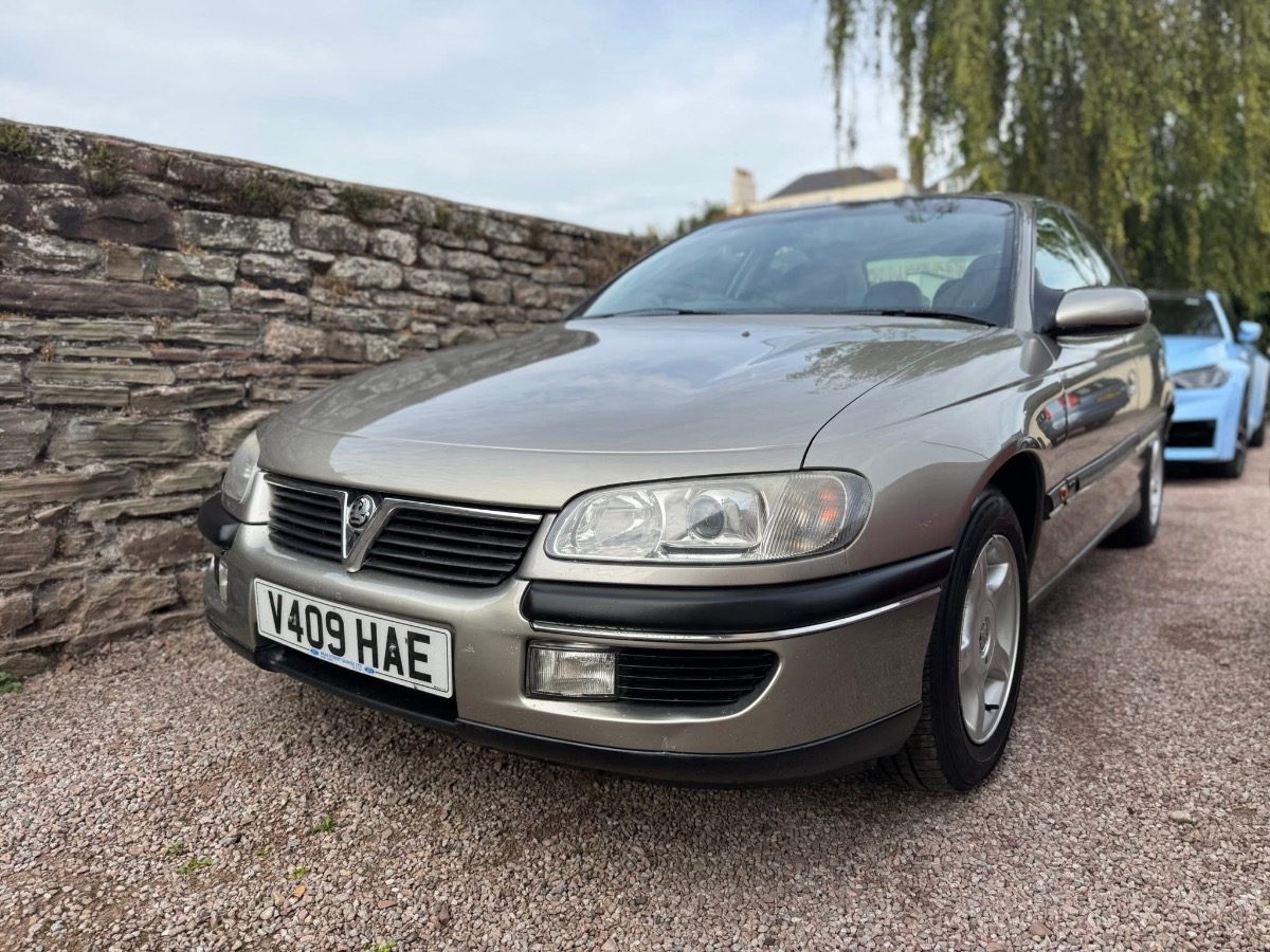 1999 Vauxhall Omega Image 1
