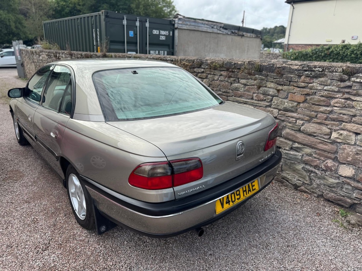 1999 Vauxhall Omega Image 2