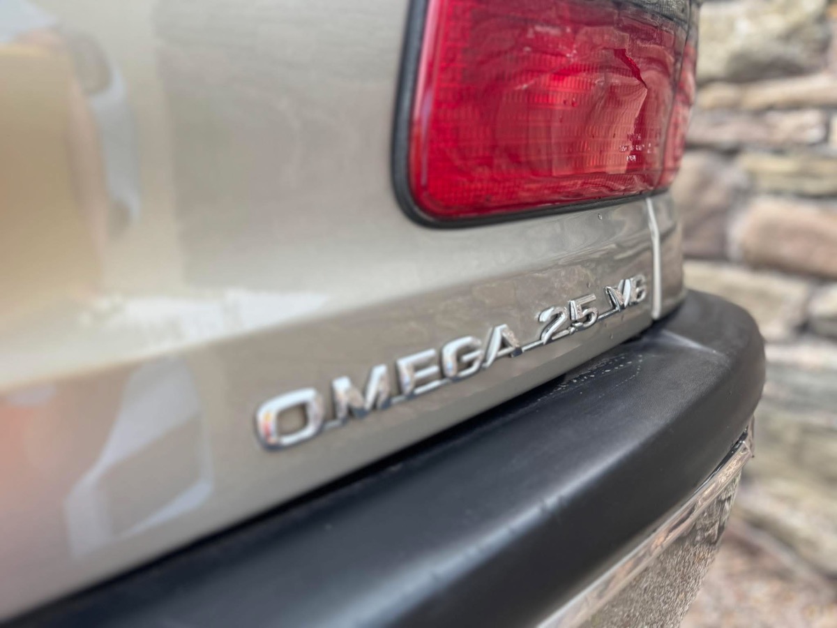 1999 Vauxhall Omega Image 3