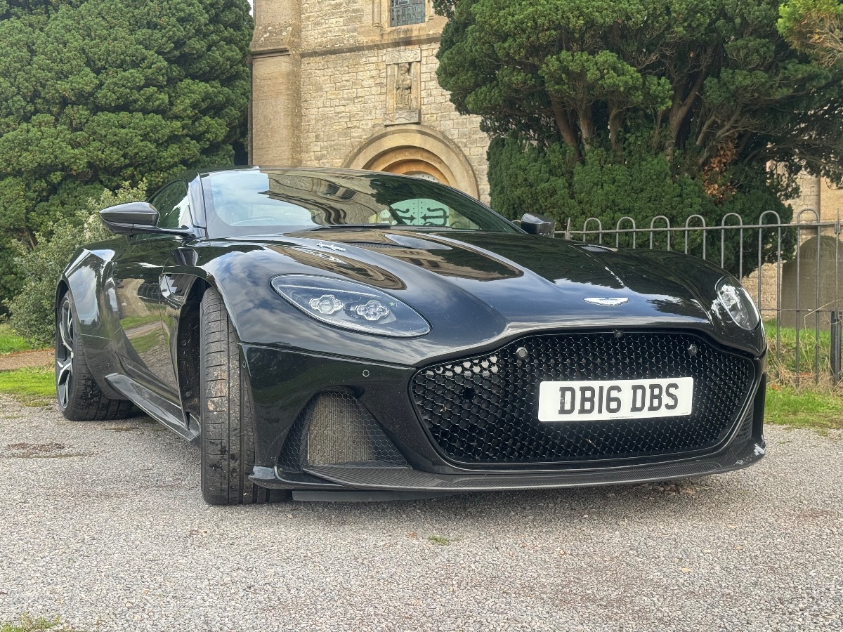 2018 Aston Martin DBS Image 6