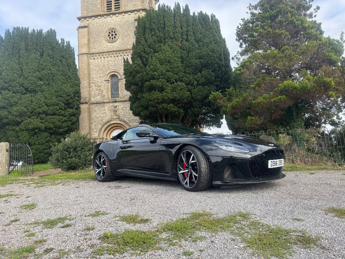 2018 Aston Martin DBS Image 7