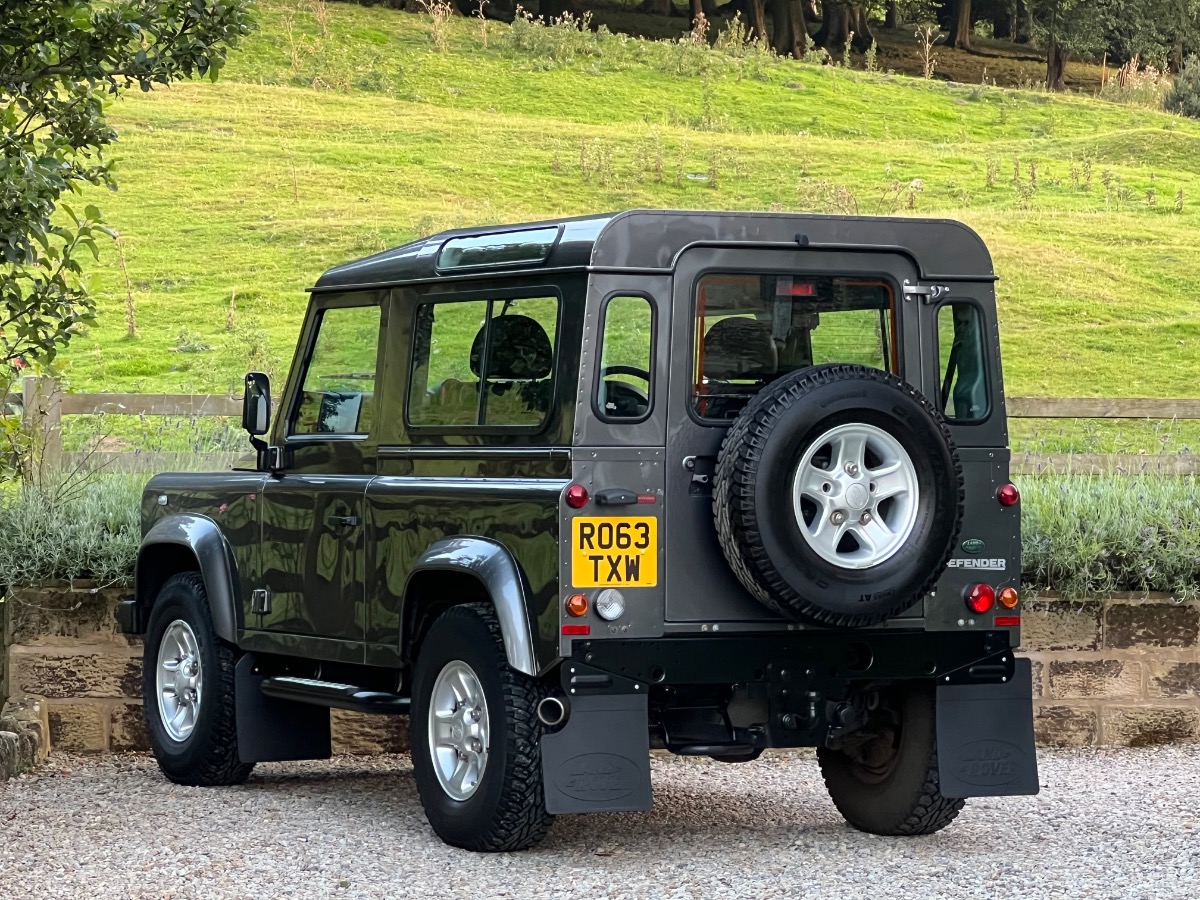 2013 Land Rover Defender 90 Image 6