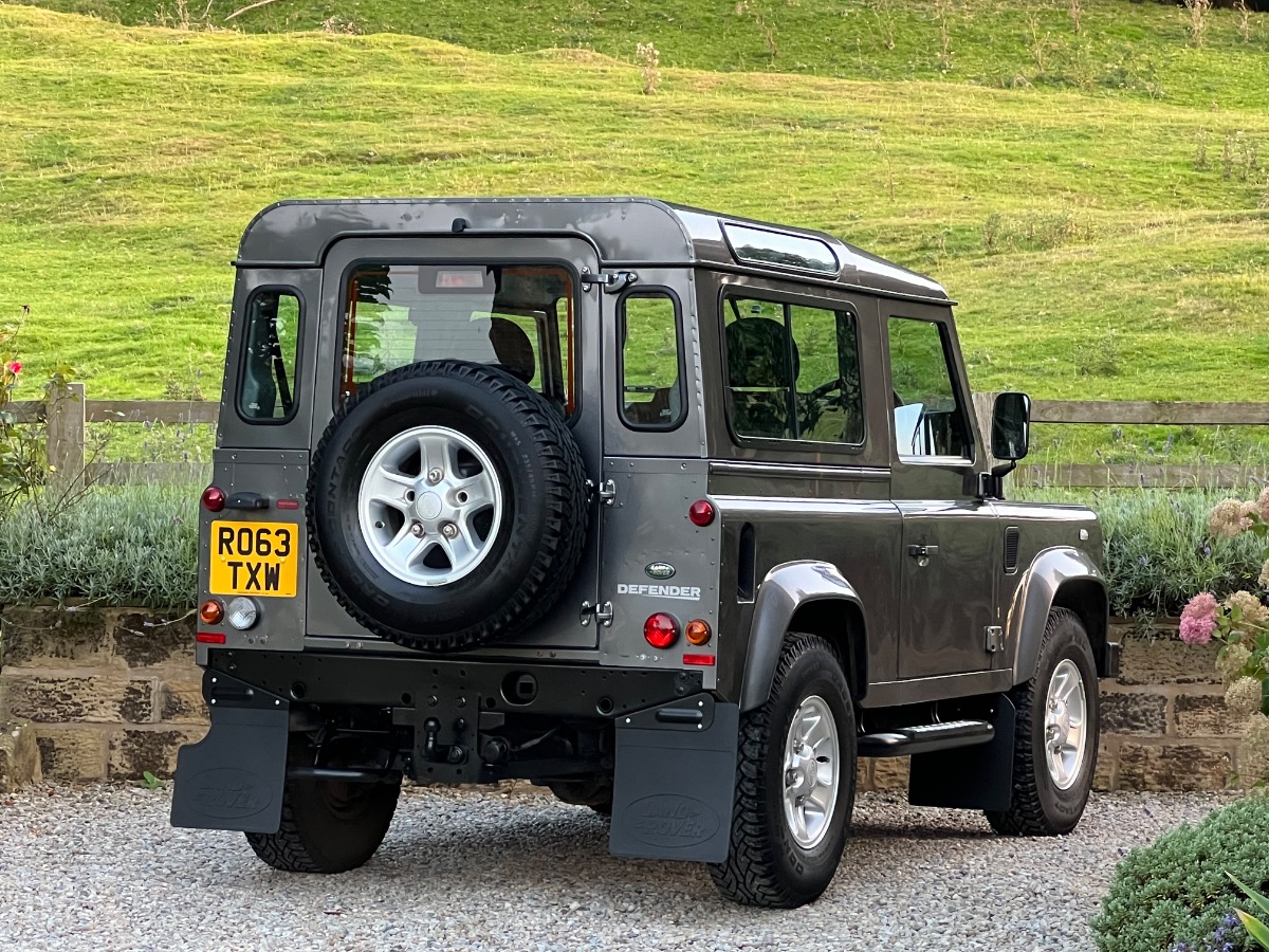 2013 Land Rover Defender 90 Image 5