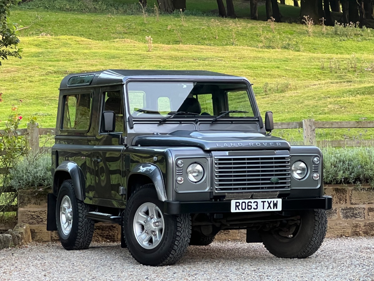 2013 Land Rover Defender 90 Image 2