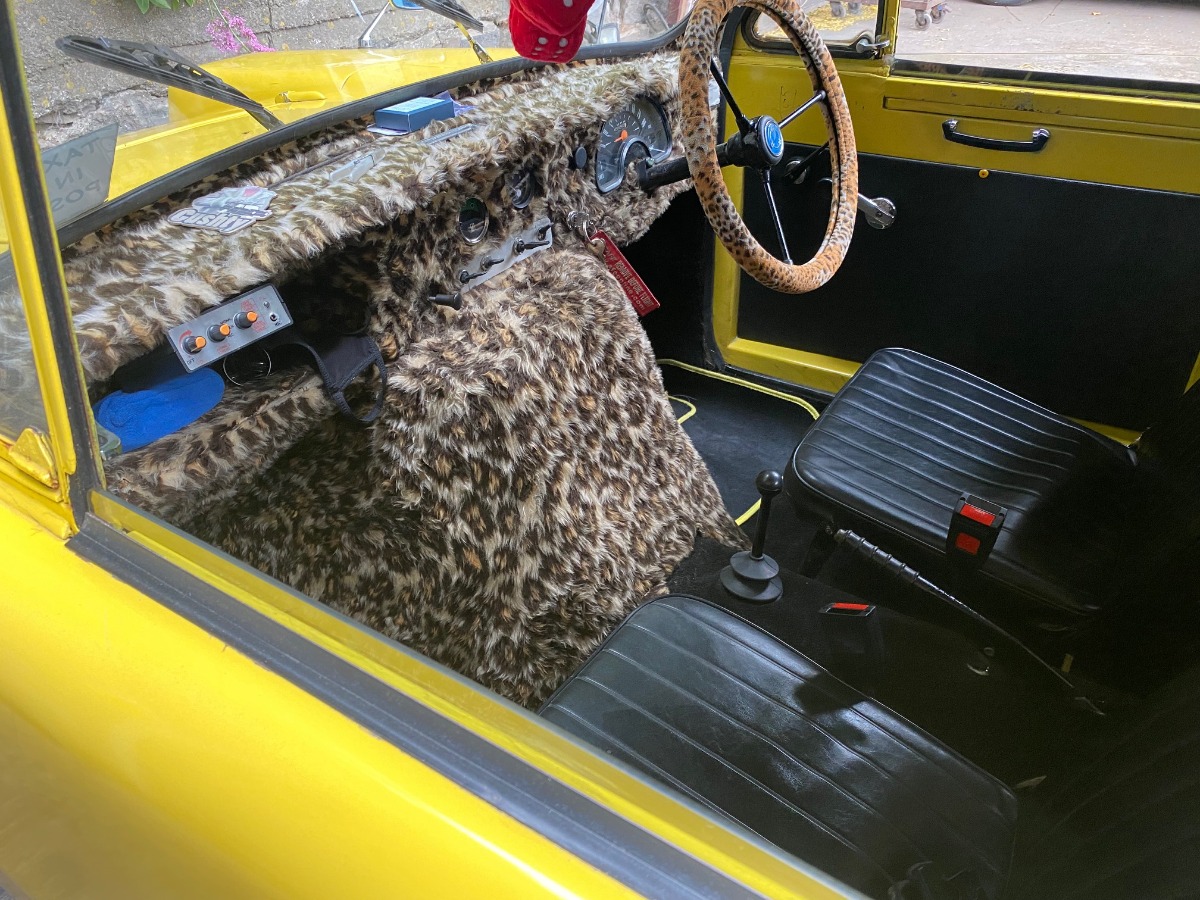 1972 Reliant Regal Supervan Image 4
