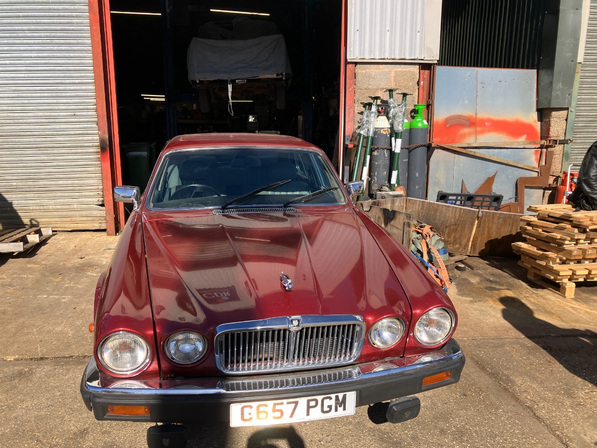 1986 Jaguar XJ6 Image 1