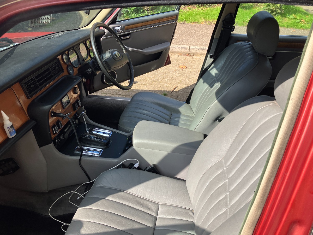 1986 Jaguar XJ6 Image 4