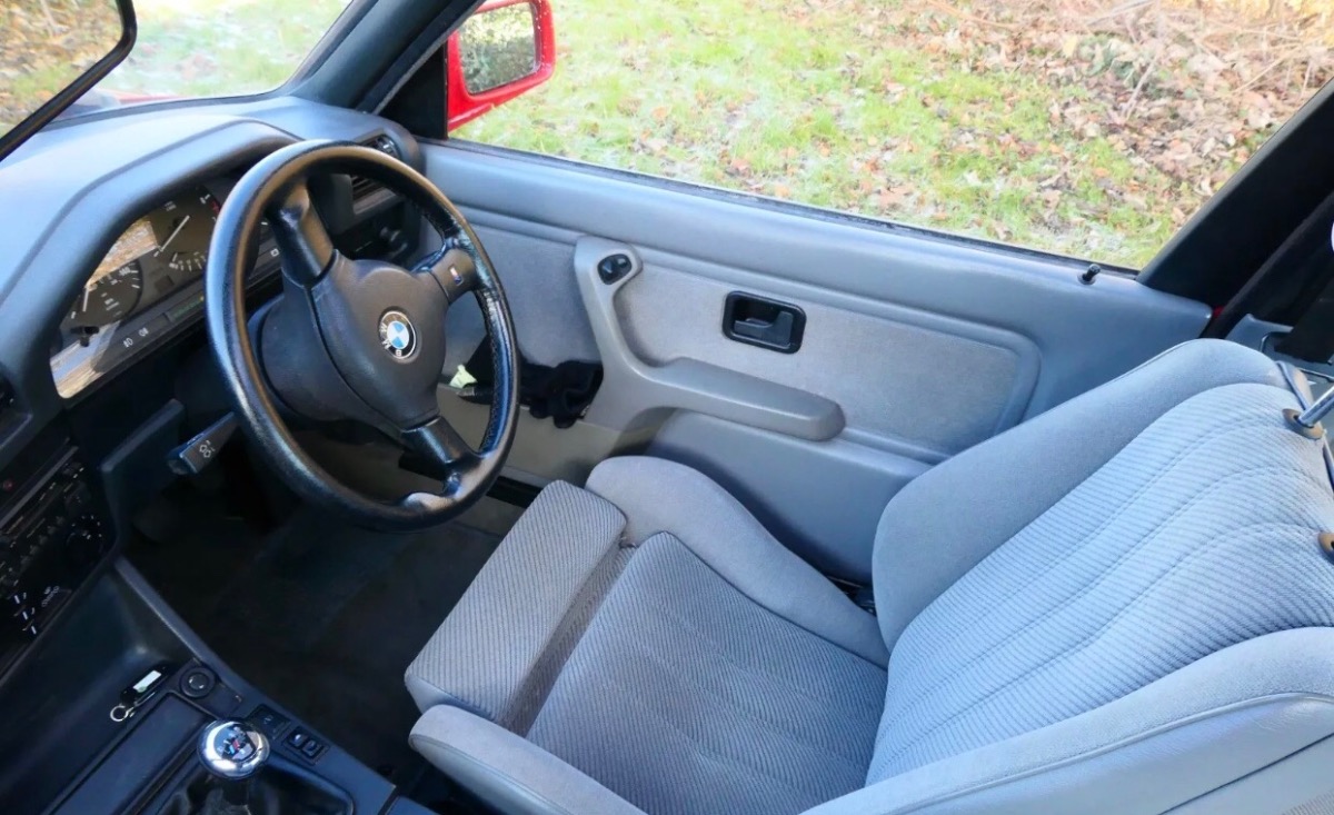 1990 BMW 325 Image 4