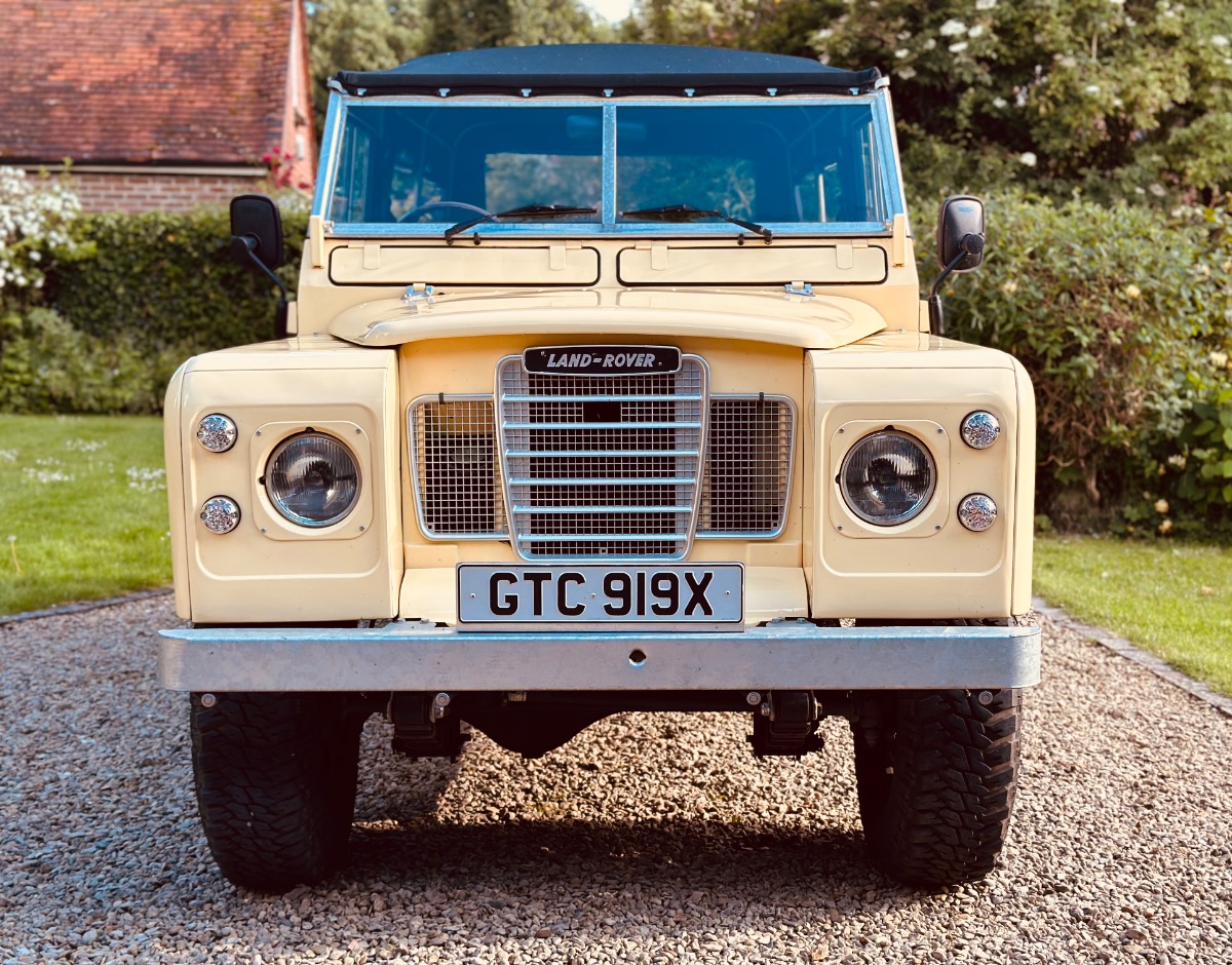 1981 Land Rover 109 Image 2