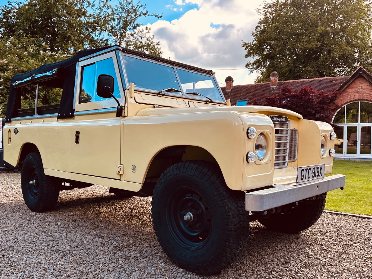 1981 Land Rover 109 Image 3