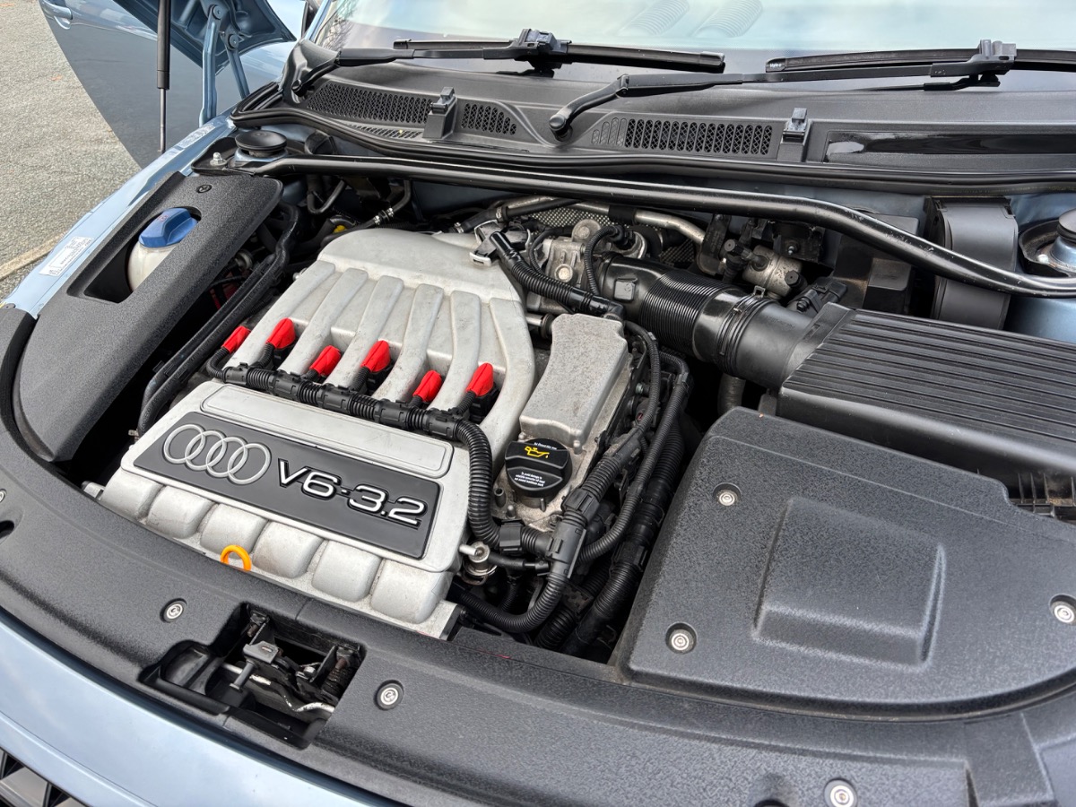 2004 Audi TT Image 8