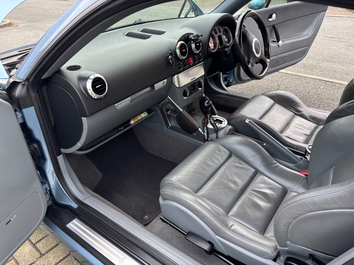 2004 Audi TT Image 7