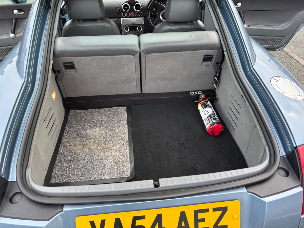 2004 Audi TT Image 6