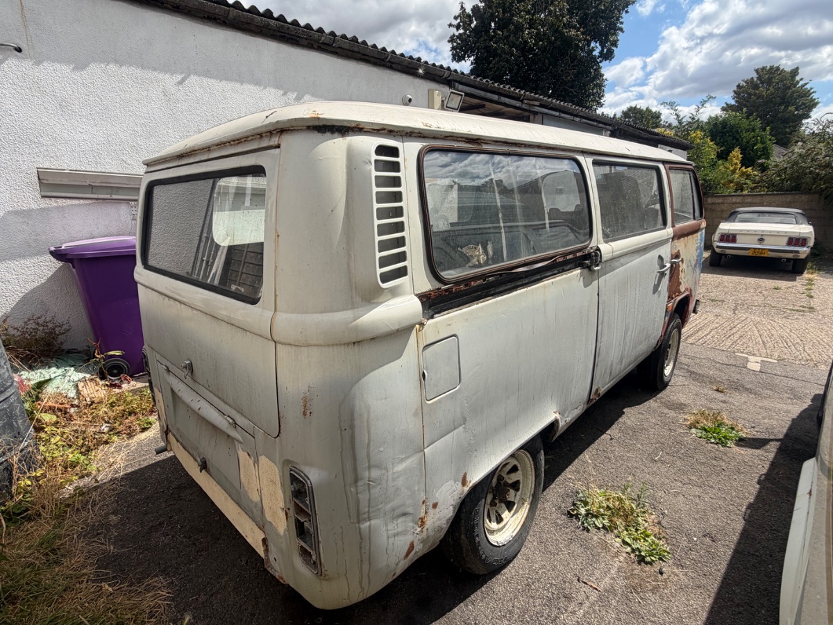 1972 Volkswagen T2 Camper Van / Bus Image 3