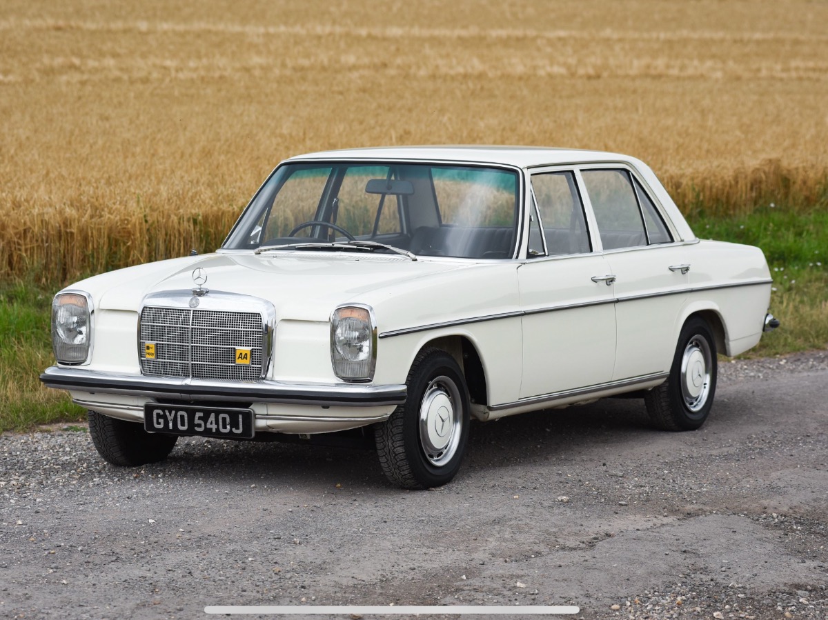 1971 Mercedes-Benz 220 Image 2
