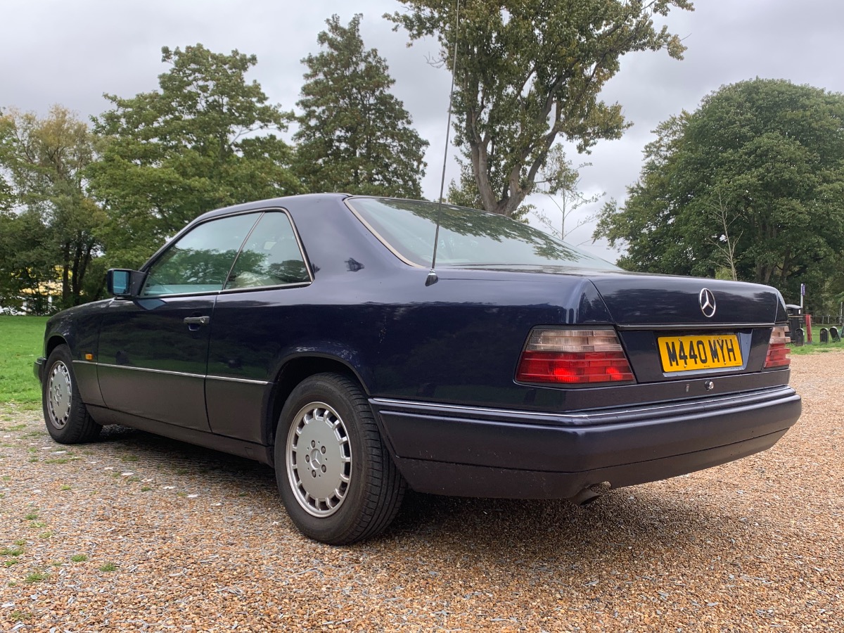 1995 Mercedes-Benz 220 Image 3