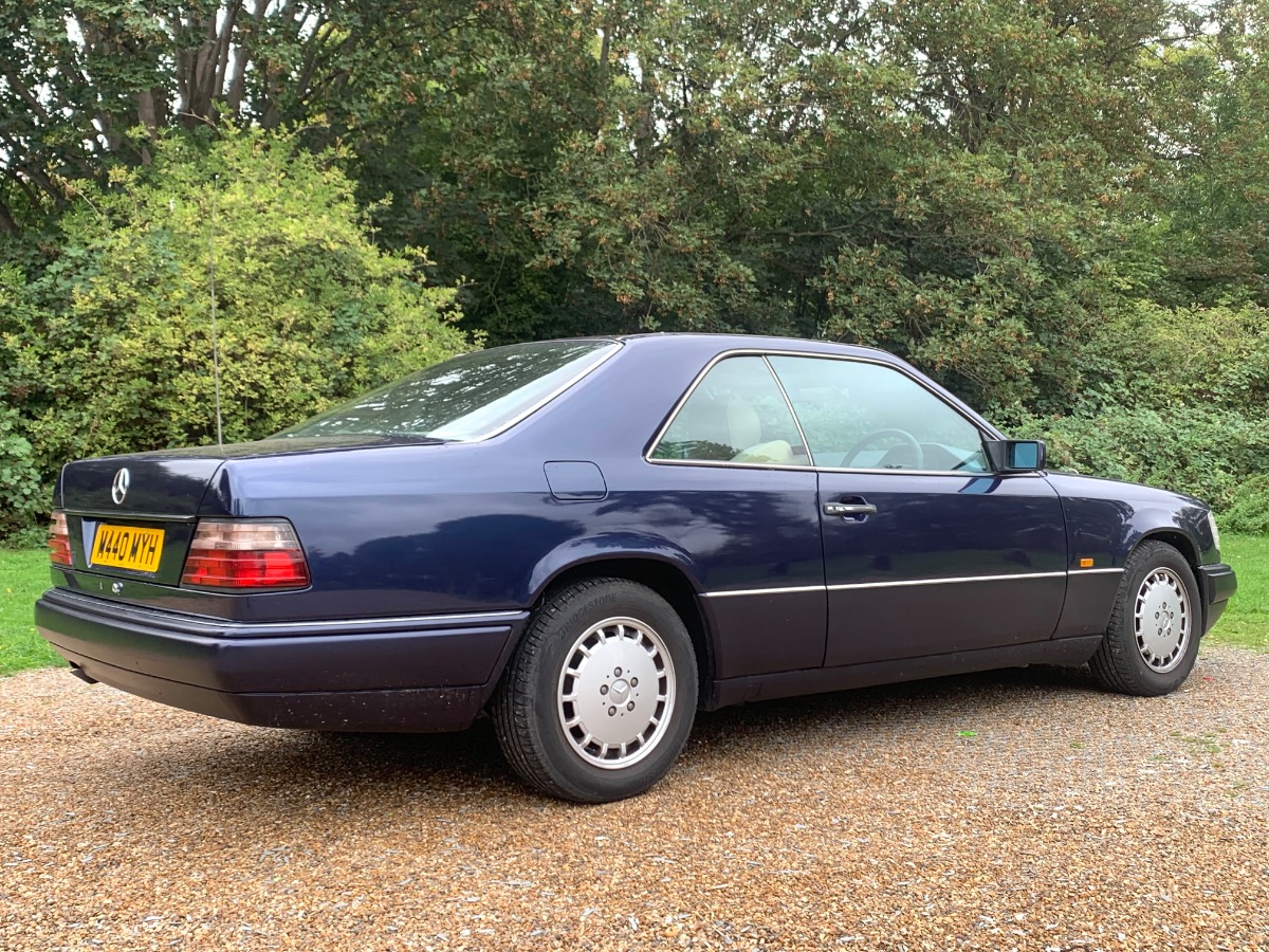 1995 Mercedes-Benz 220 Image 4
