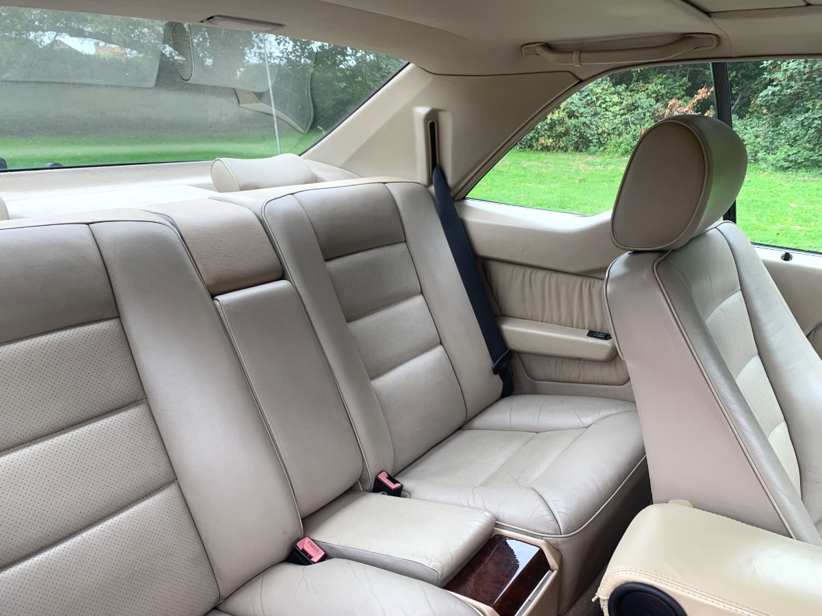 1995 Mercedes-Benz 220 Image 5