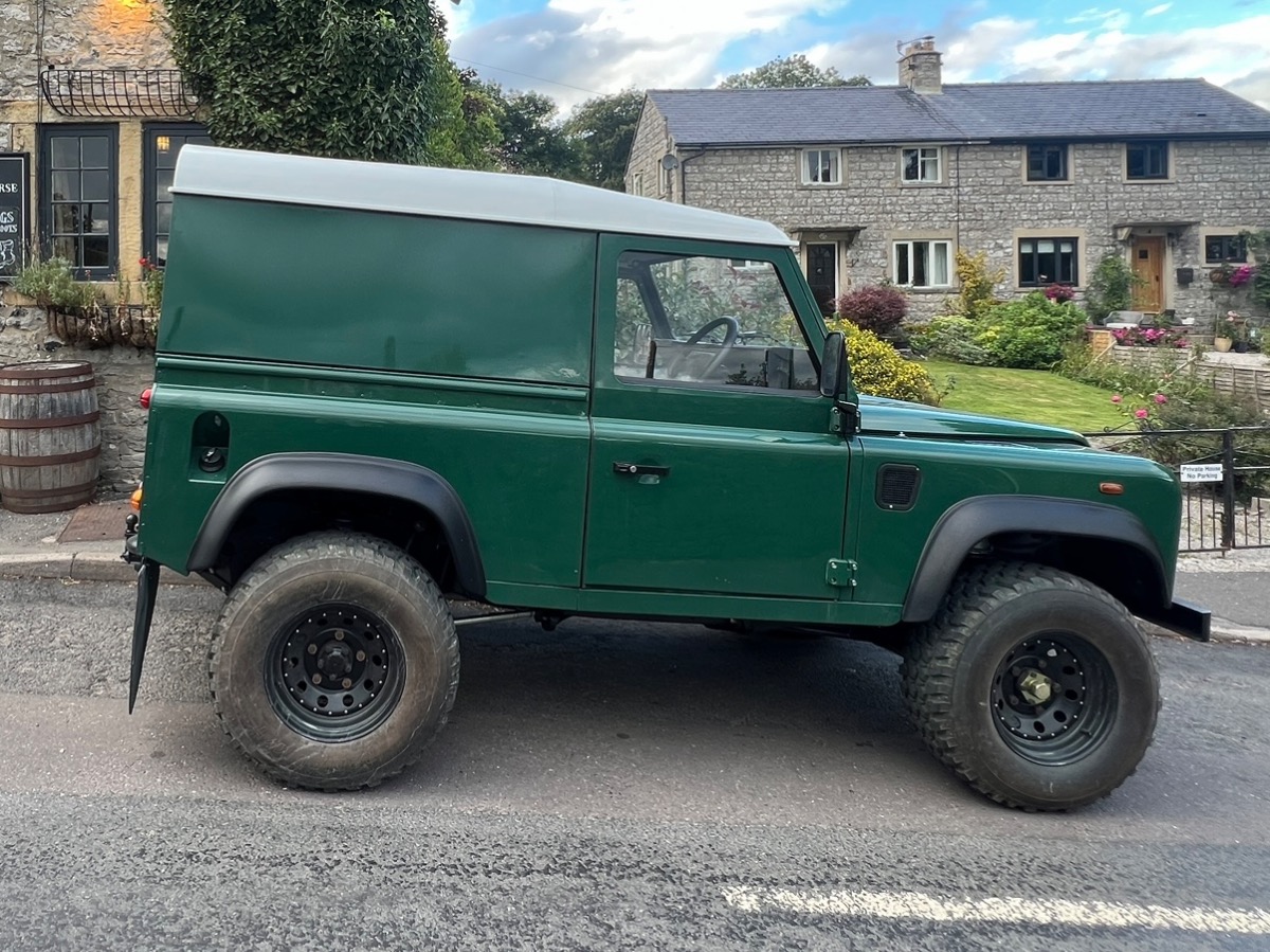 2003 Land Rover Defender 90 Image 2