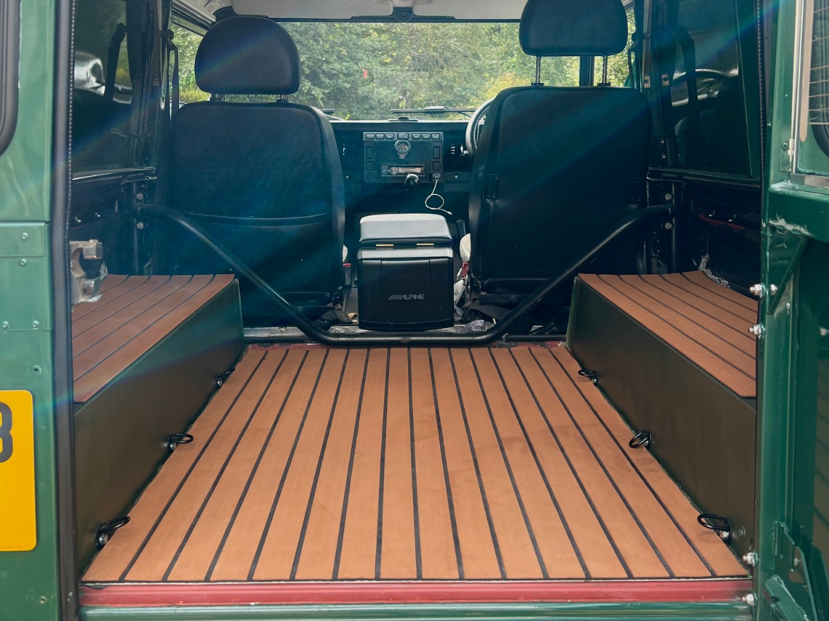 2003 Land Rover Defender 90 Image 4