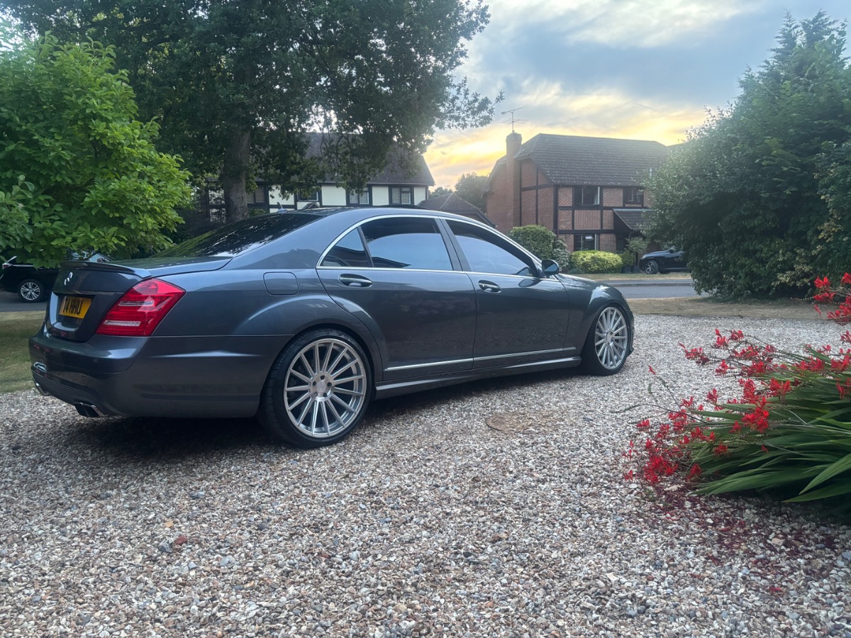 2006 Mercedes-Benz S-Class Image 2