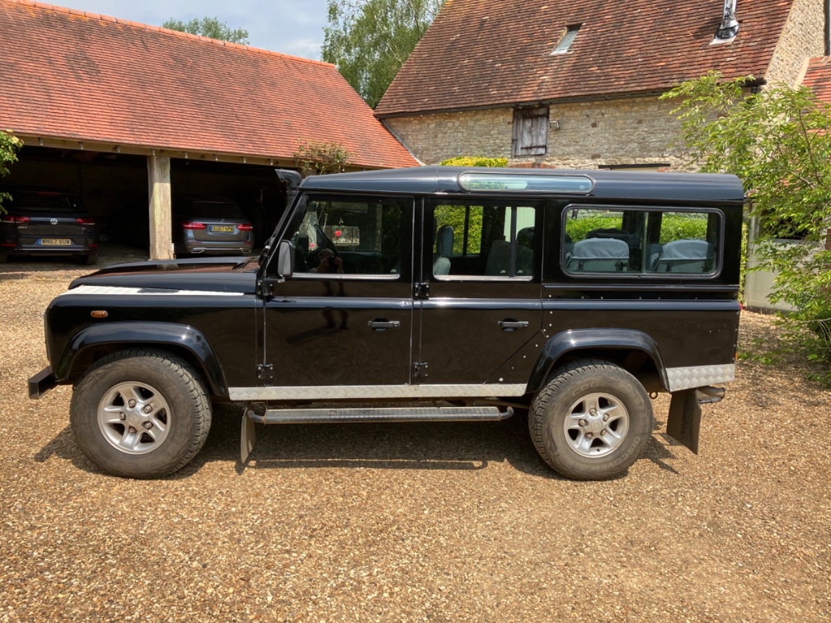 2004 Land Rover Defender 110 Image 5