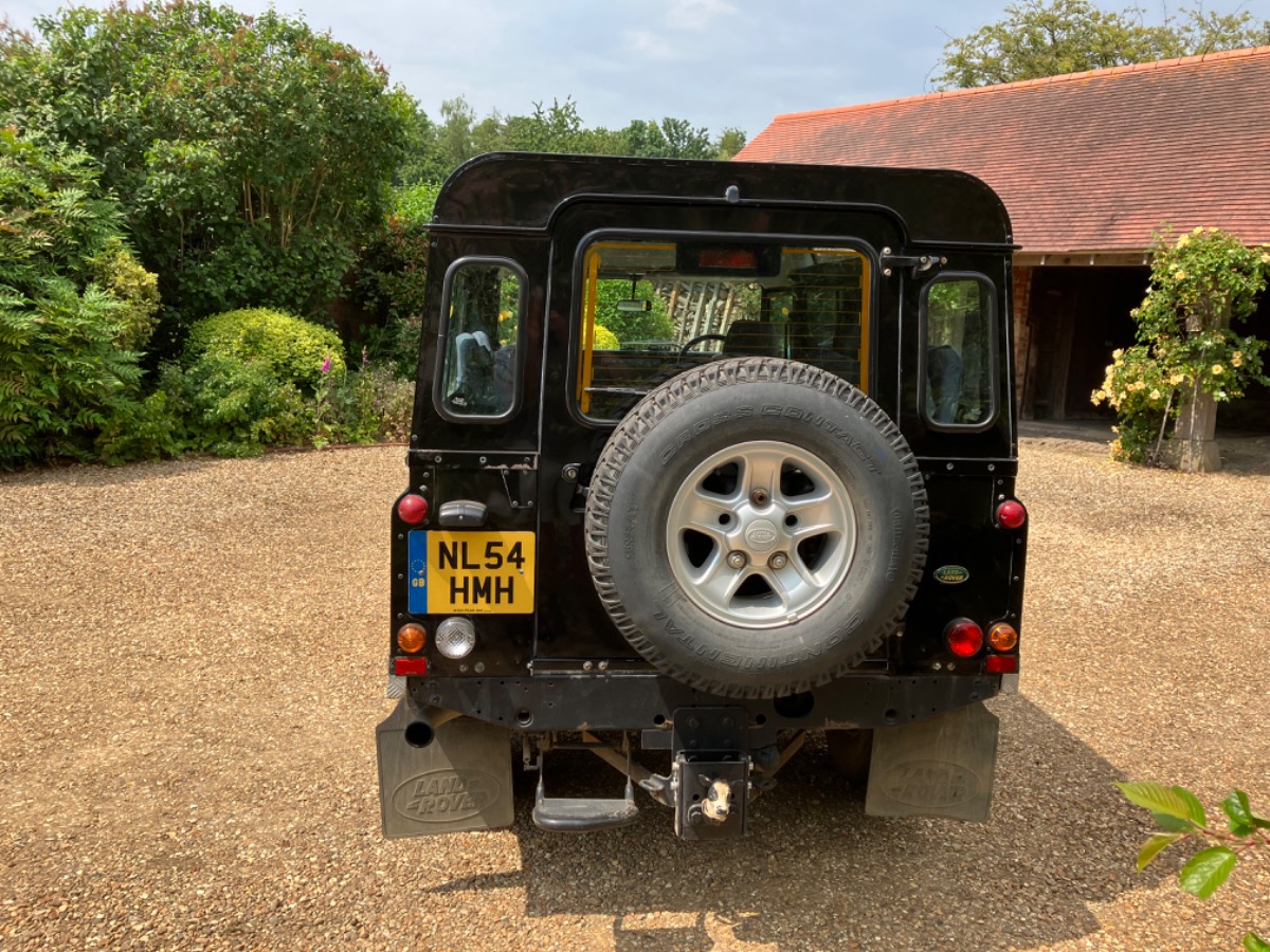 2004 Land Rover Defender 110 Image 6