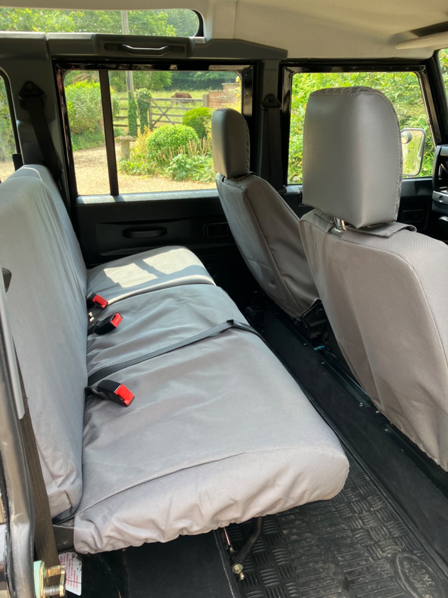 2004 Land Rover Defender 110 Image 4