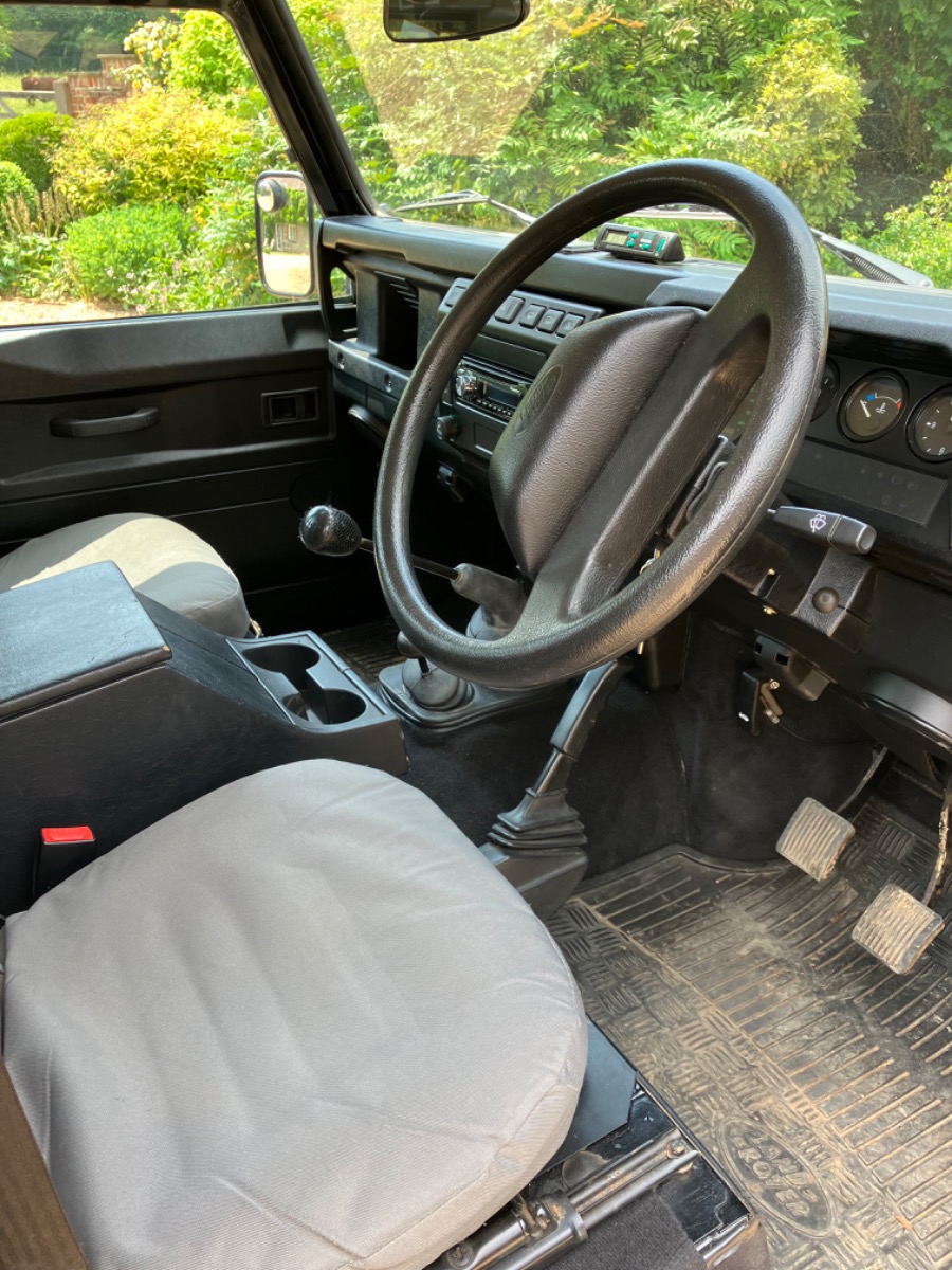 2004 Land Rover Defender 110 Image 3