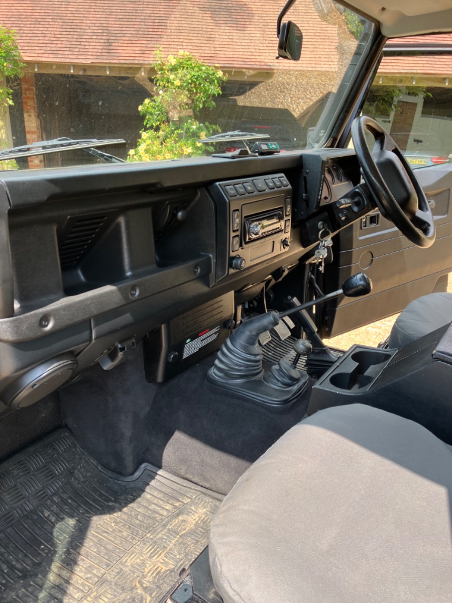 2004 Land Rover Defender 110 Image 2