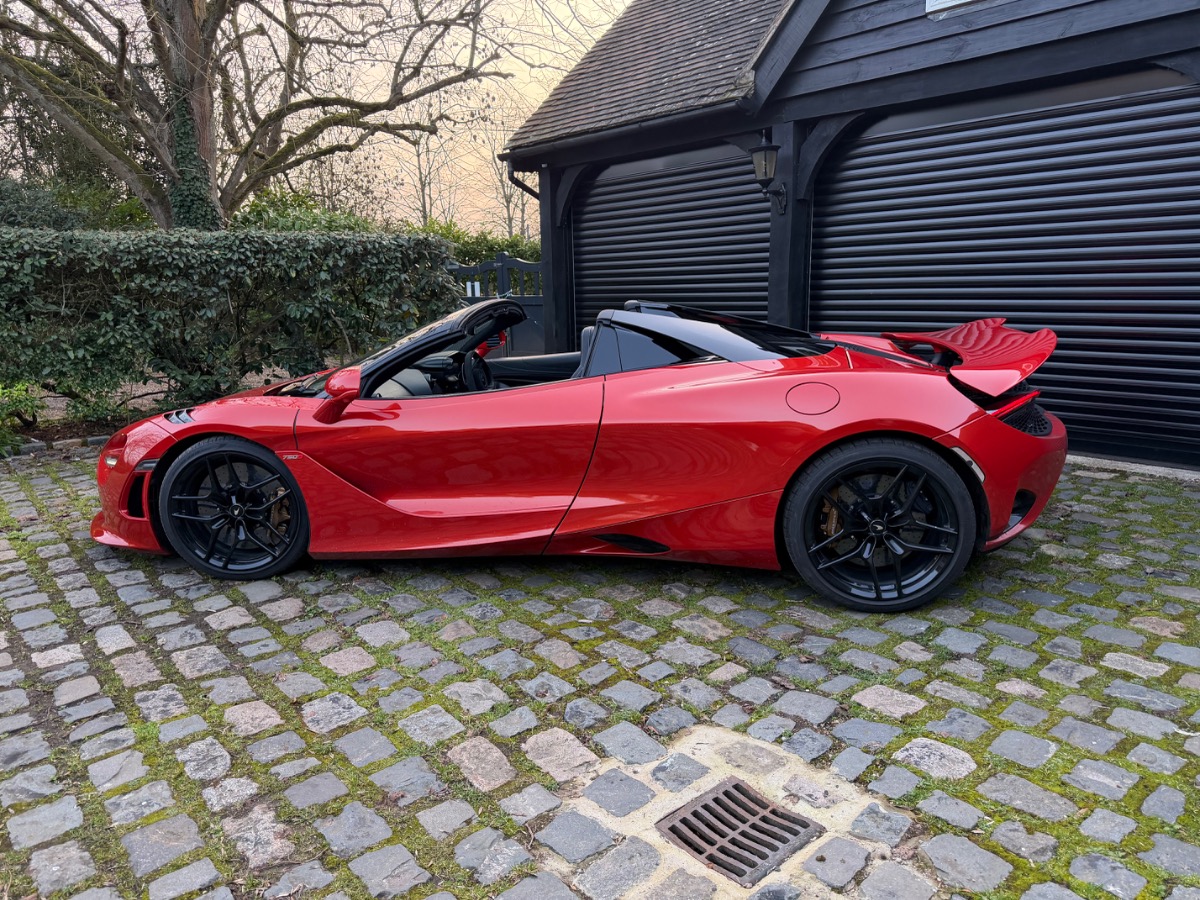 2025 McLaren 765LT Image 2